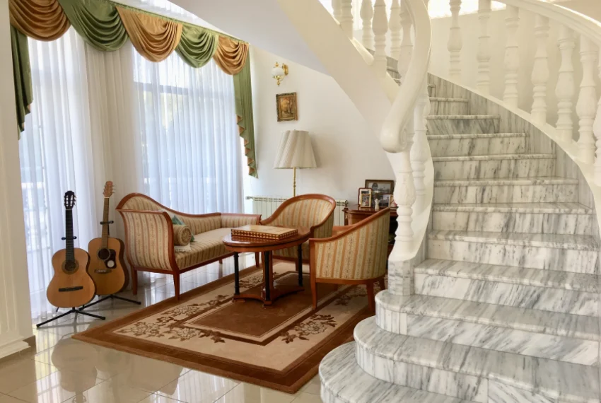 Оренда будинку біля Києва Лісники ОБ-6863 Східці