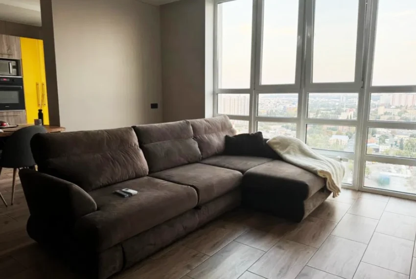 Прода дворівневої квартири Гулака 4 ПД-6730 Кухня Вітальня диван