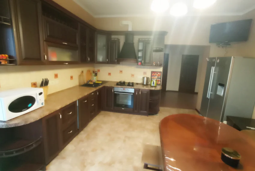 Зняти будинок біля Києва Доброго Дуба Кухня 2