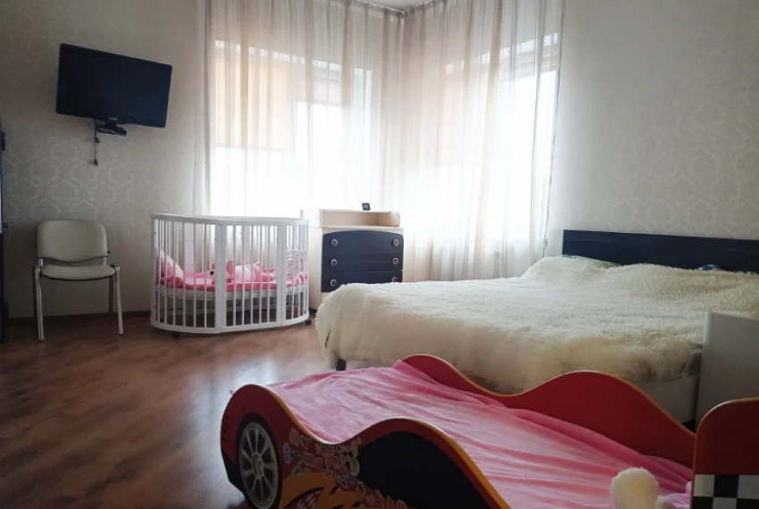 Зняти будинок біля Києва Доброго Дуба Спальня 1