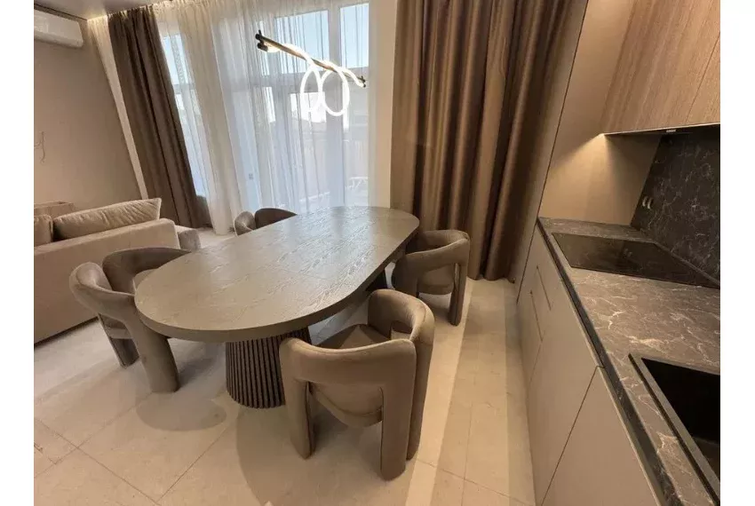 Оренда дуплексу ОД-3828 Стіл на кухні