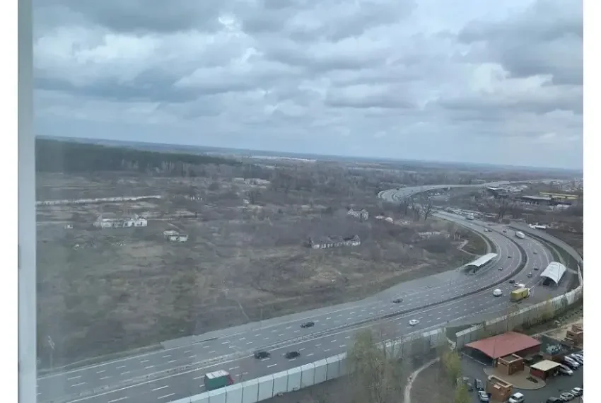 Продаж 2 кв Кондратюка 5 П2-7261 Вид з вікна