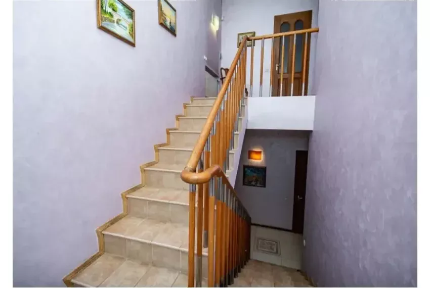 Оренда будинку Їжакевича ОБ-3055 Східці