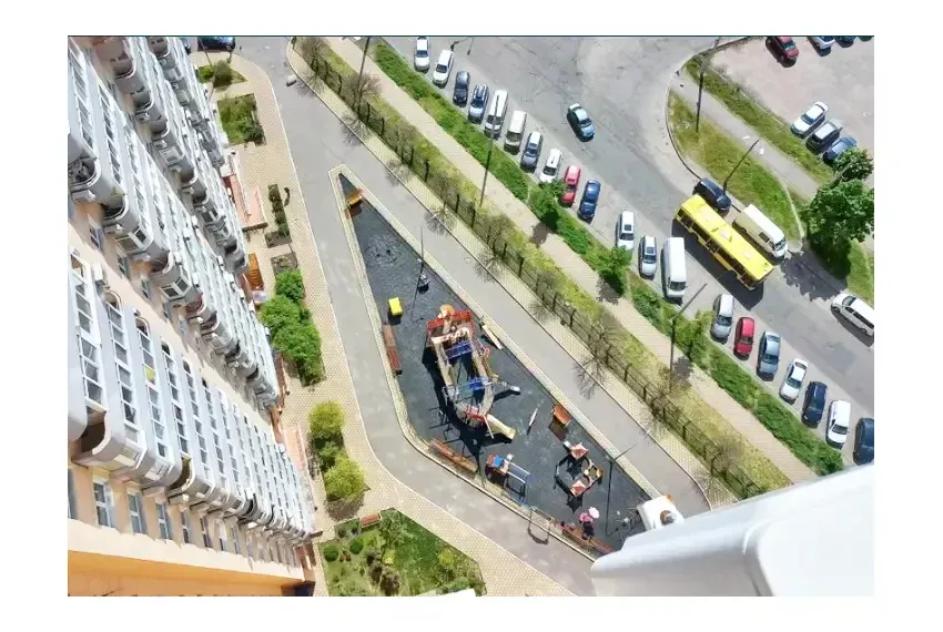 Продаж 2 к Кондратюка 7 П2-9574 вид з вікна