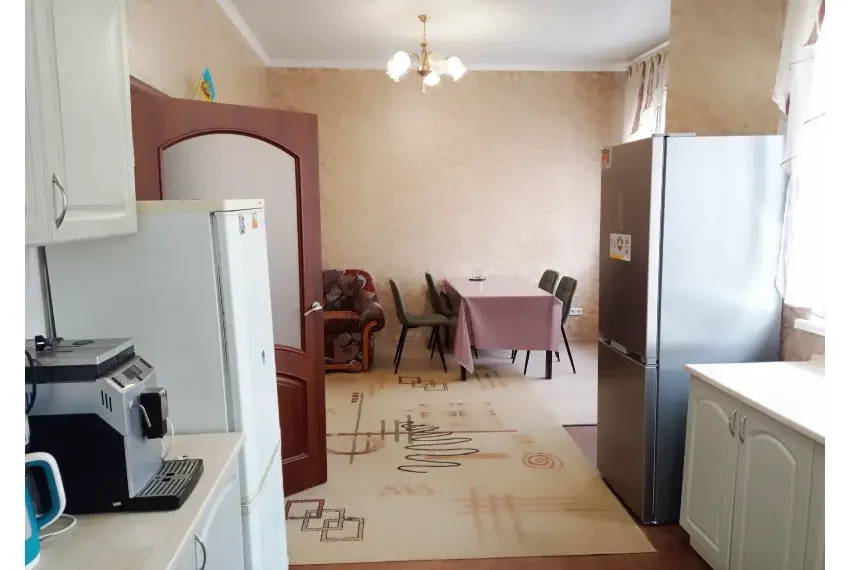 Оренда будинку Щасливе Кухня ф 3