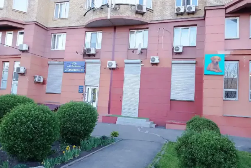 Оренда приміщення Слобідська 4В ОК-8093 Фасад