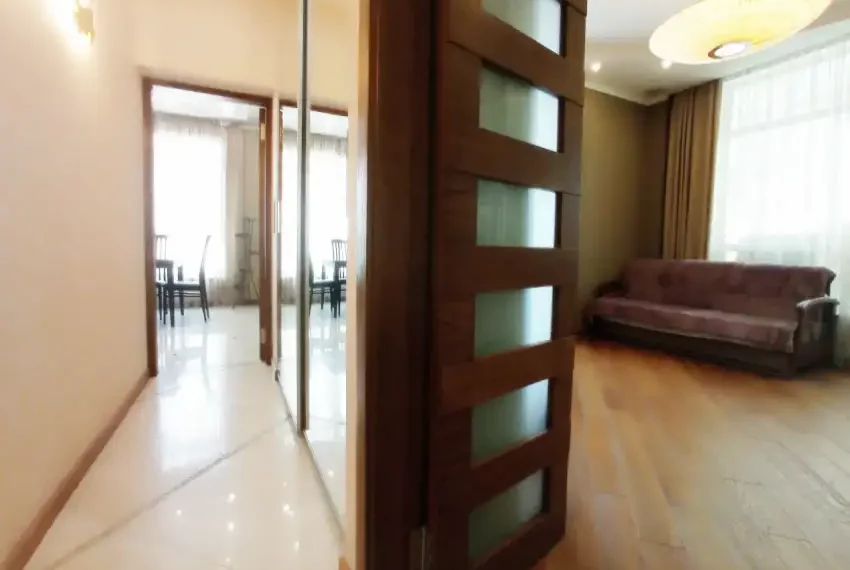Продаж 1 кв квартири Верхогляда 14 П1-1512 Диван + коридор