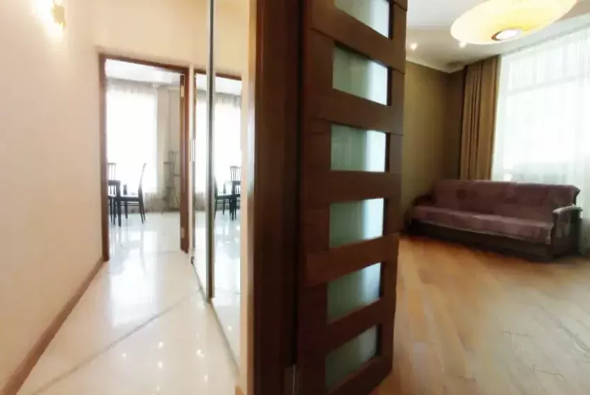 Продаж 1 кв квартири Верхогляда 14 П1-1512 Диван + коридор